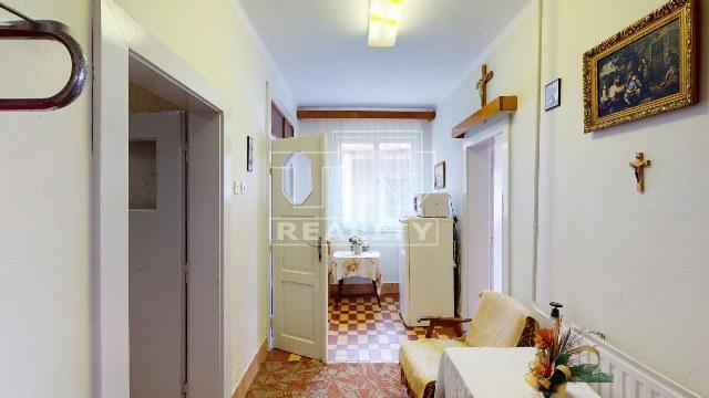 NA PREDAJ RODINNÝ DOM S VEĽKÝM POZEMKOM 2328 m2 NADLICE... - 11