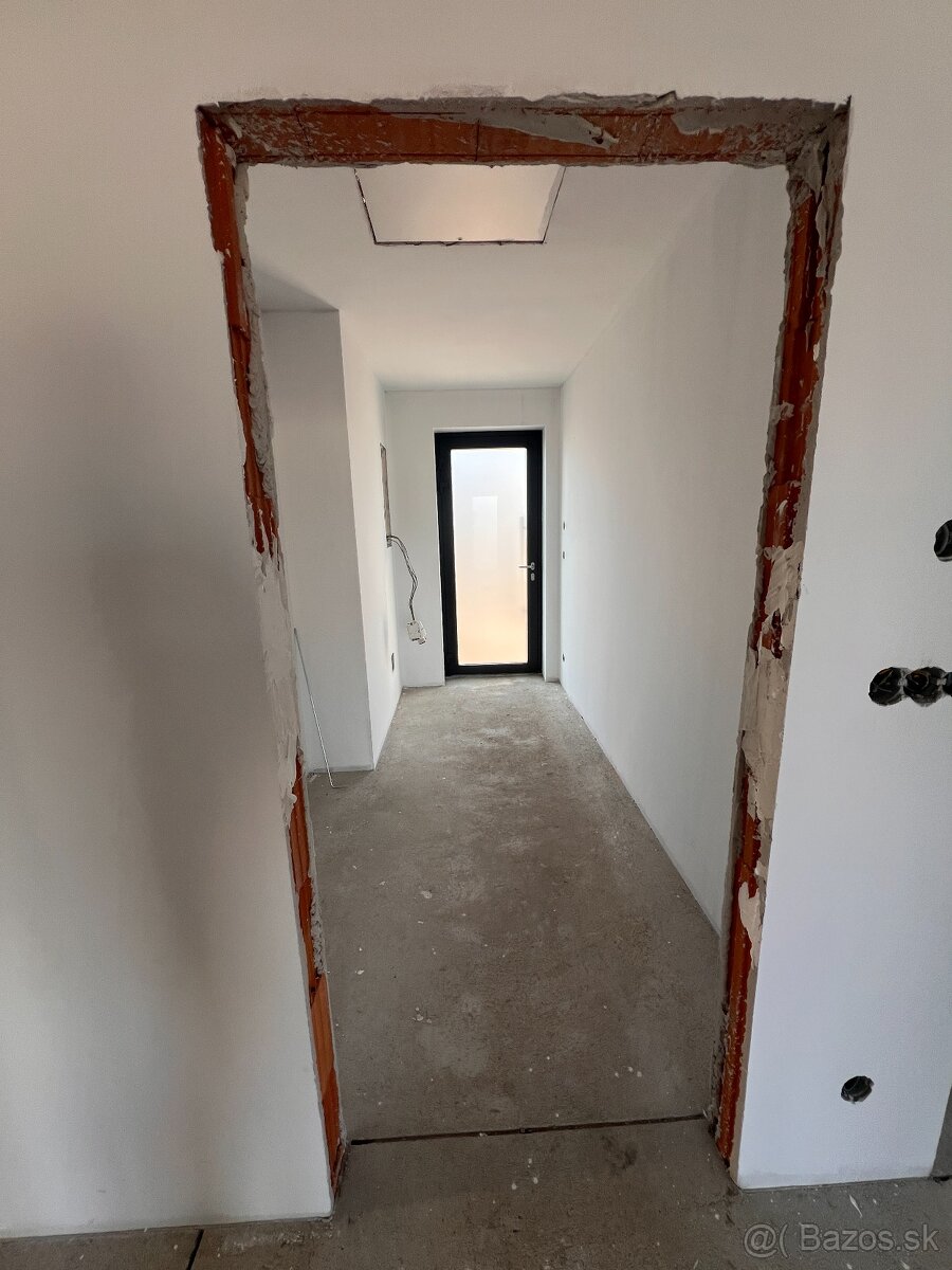 Exkluzívne na predaj: Moderný 4-izbový bungalov - 11