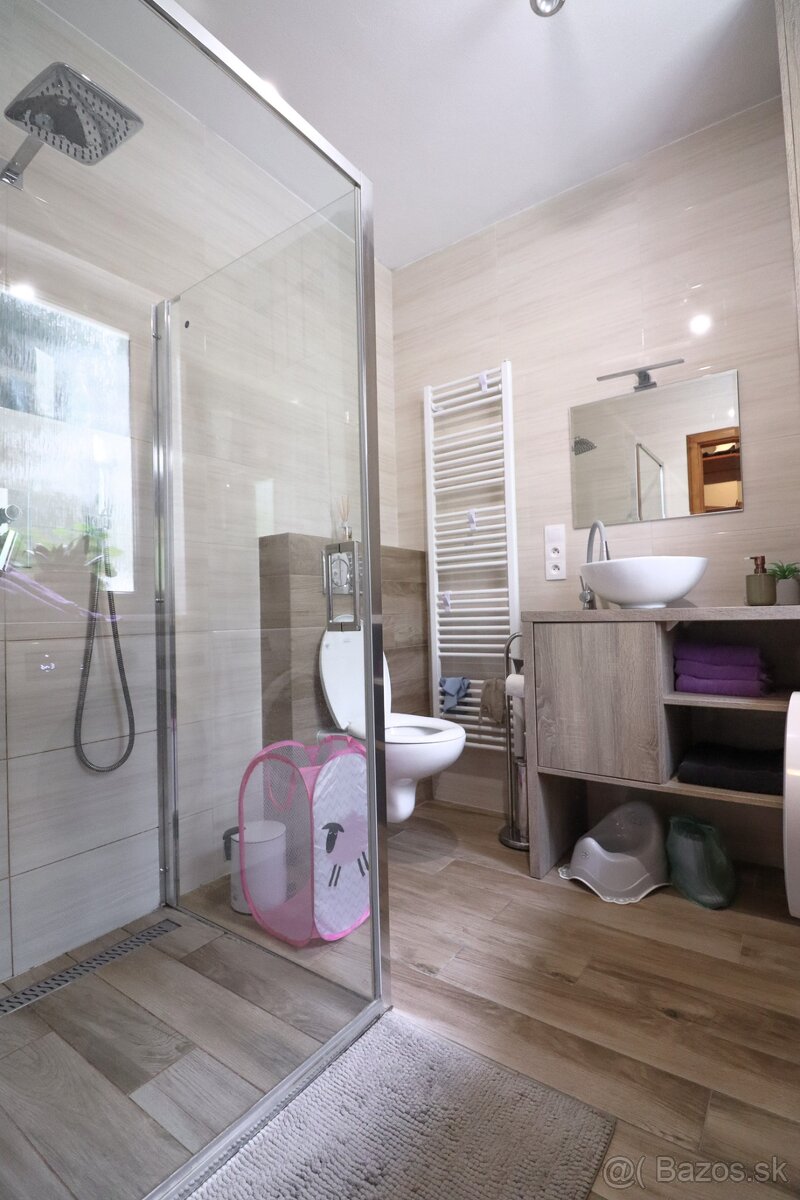 Komfortný dvojpodlažný rodinný dom - 11