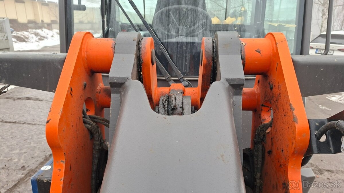 HITACHI ZW95-6C 4X4 - 11