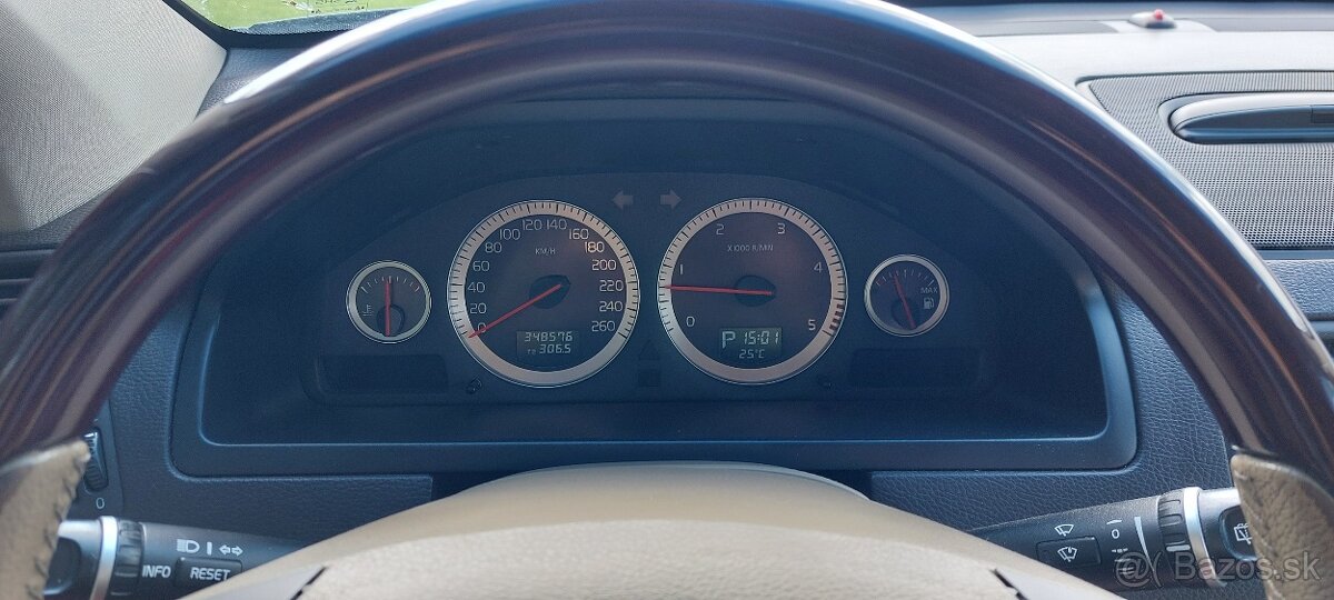 Predám Volvo XC90 Executive 7 miestne - 11