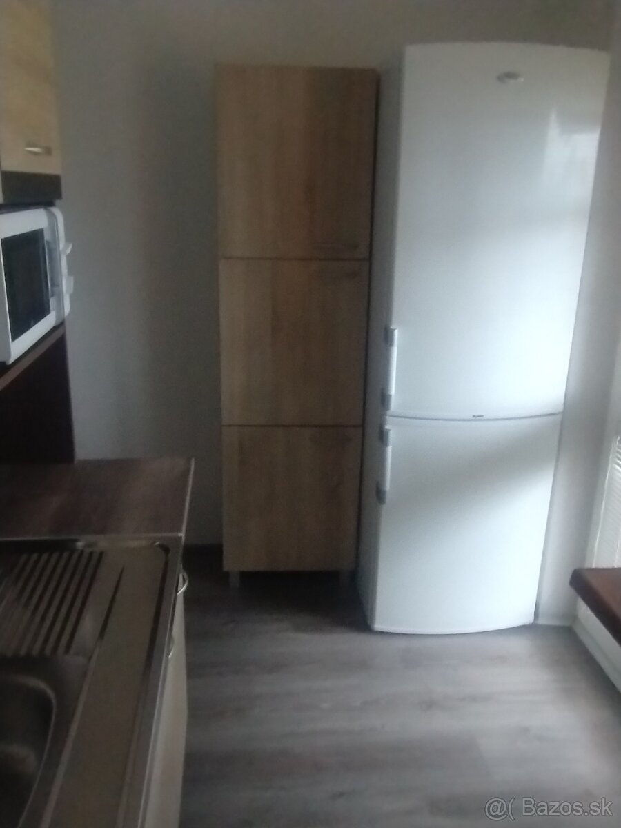 Kúpou voľný, zariadený 1 izbový byt. - 11