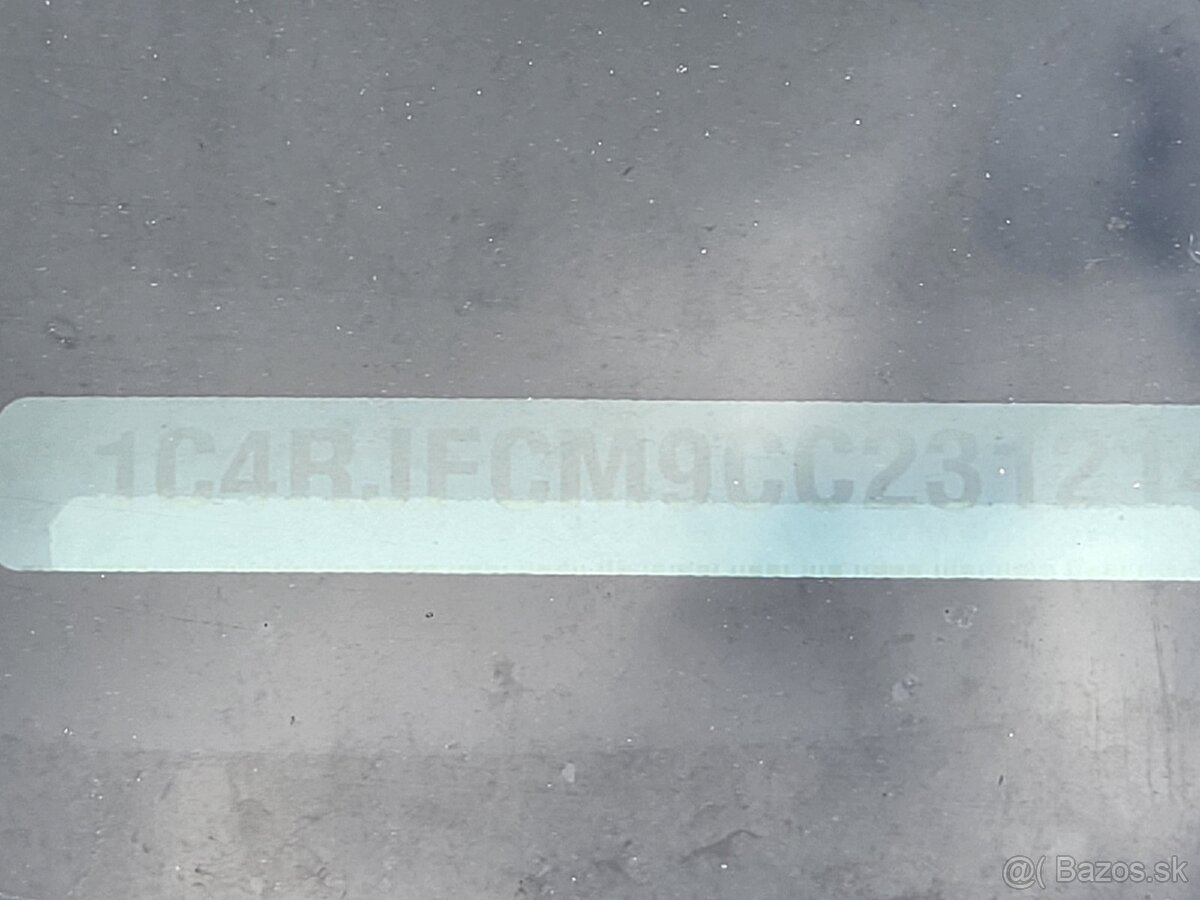 Jeep Grand Cherokee OVERLAND 2012 - 11