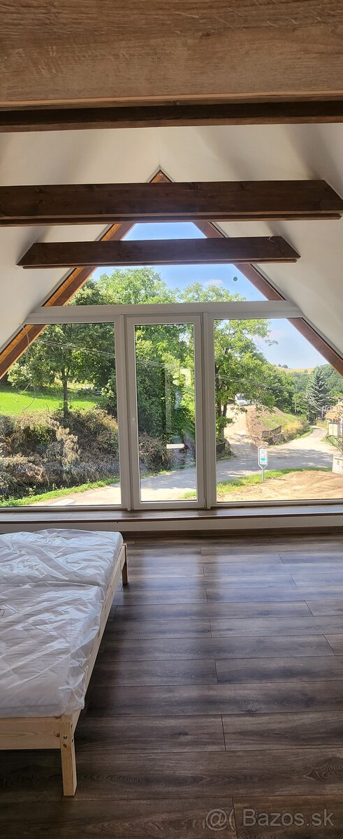 Moderná rekreačná novostavba vo vidieckom štýle - 11