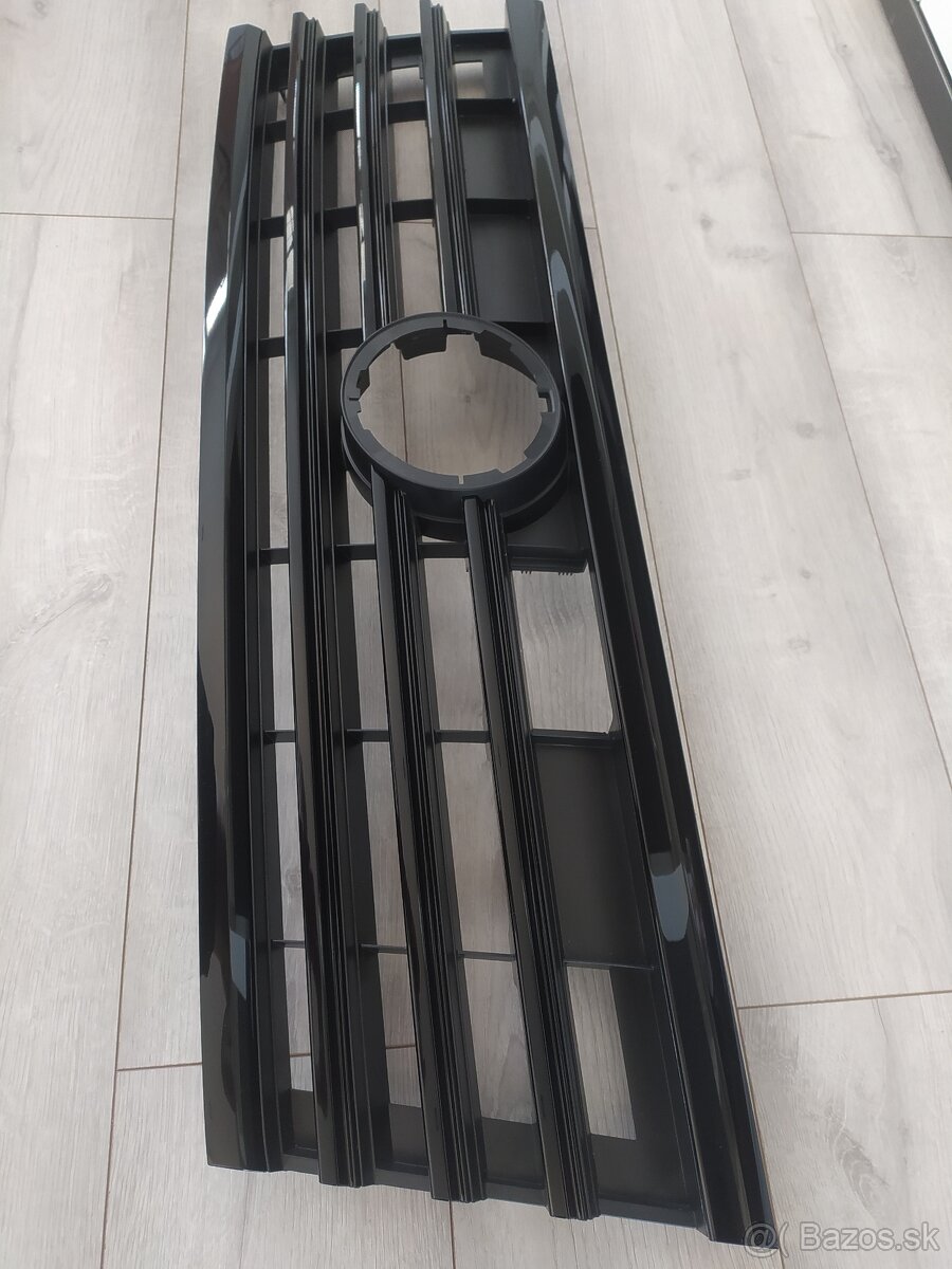 VW Touareg 3 III 760 maska čierna RLine, ostrekovačov svetla - 11