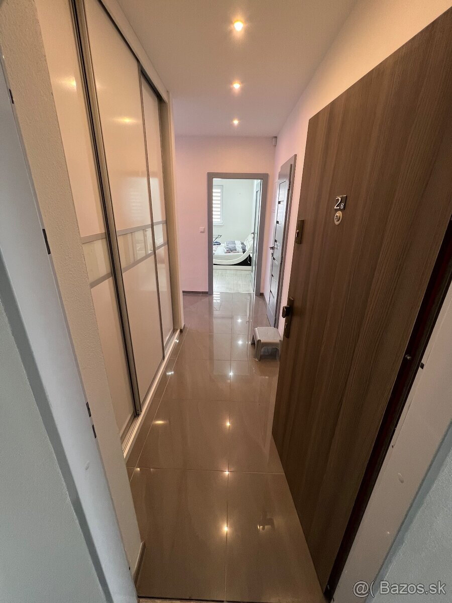 Prenajmem 2-izbový Luxusný byt + 2x park.miesta - 11