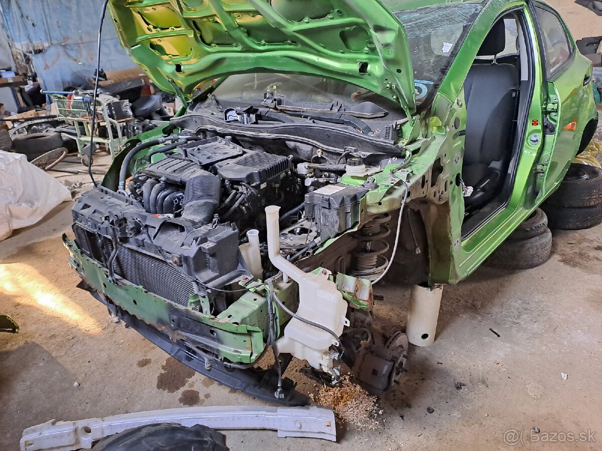 Mazda 2 benzín 1.35 i 2011 - 11
