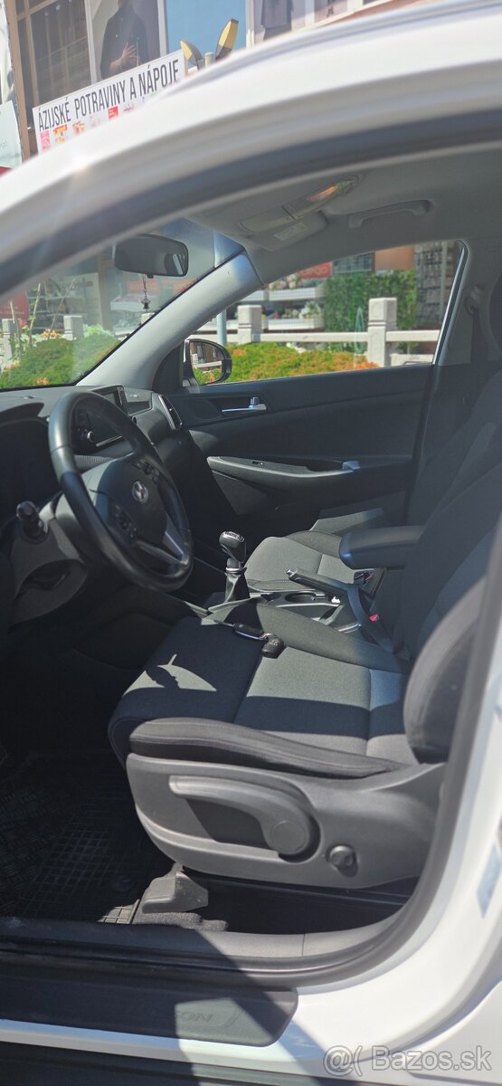 Hyundai Tucson 1.6i - 11