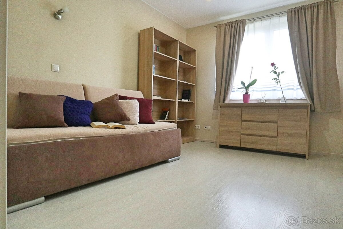 Krásny 5i RD s dvojgarážou, bazénom - TOP PROSTREDIE - 11