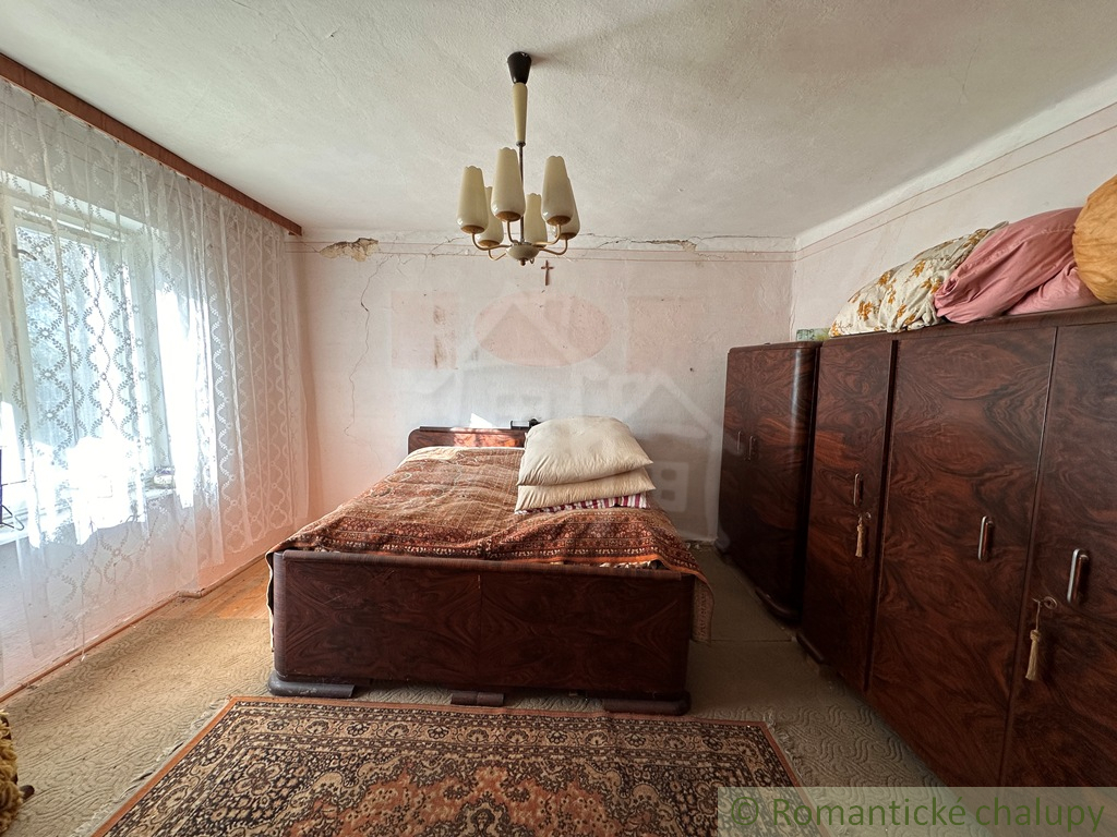 Rodinný dom v pokojnej vinárskej obci Rúbaň – ideálny na r - 11