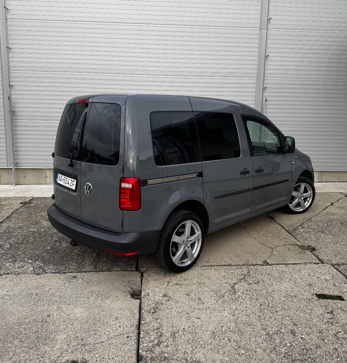 Volkswagen Caddy Trendline 2.0 TDi - Odpočet DPH - 11