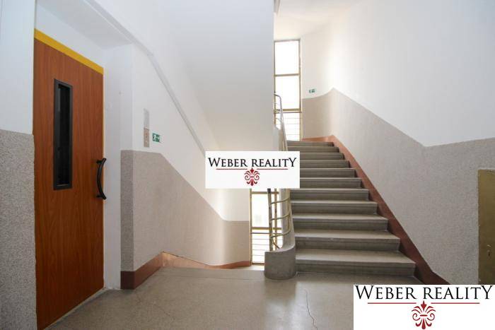 2-izb. v úplnom cenre Gorkého ul.pri pešej zóne, cena vrátan - 11