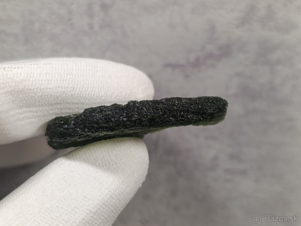 Krásný velký Vltavin z Chlumu, 14,36 gramu, ve stojánku - 11