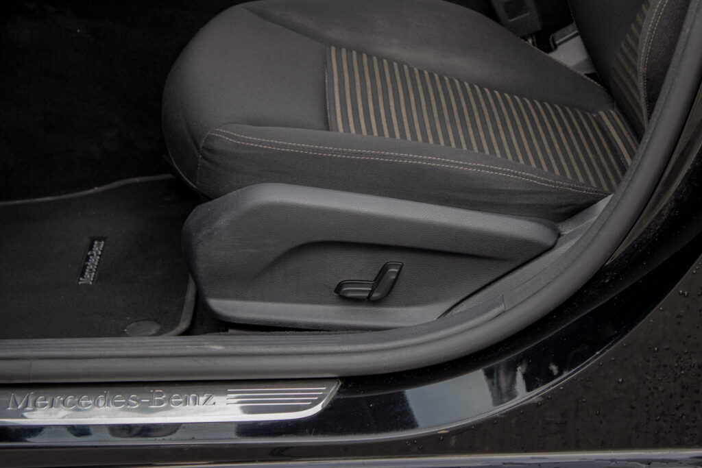 Mercedes Benz E220d - 11