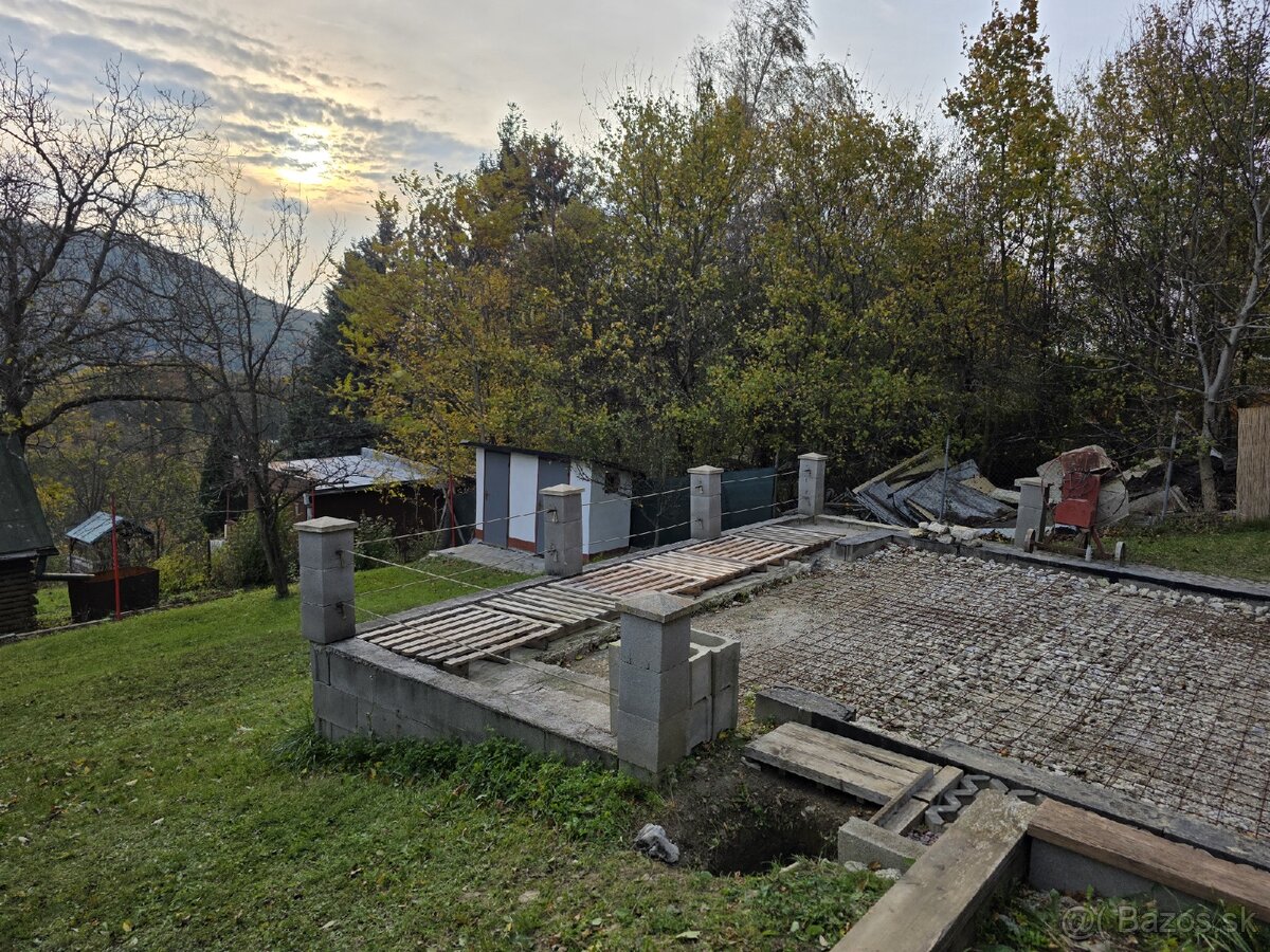 Rekreačný pozemok s chatkou - 11