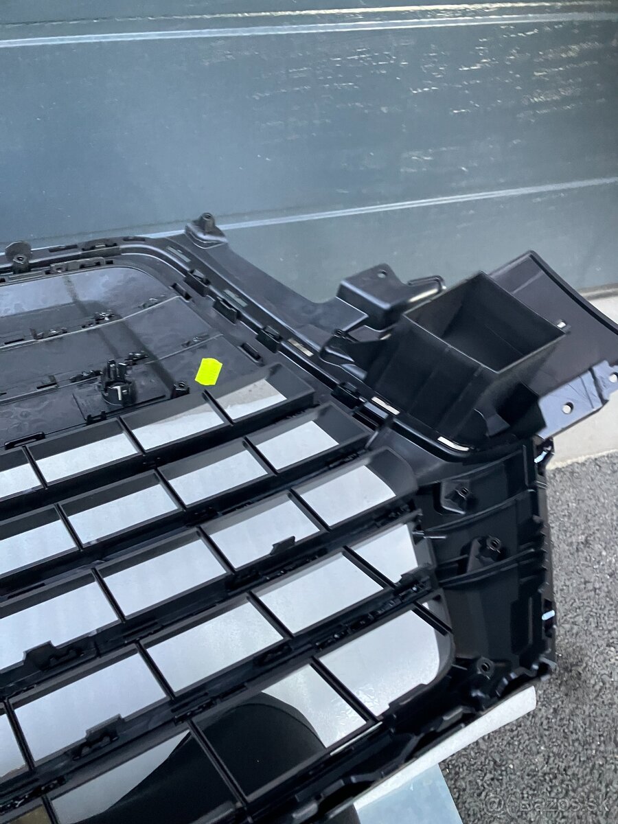 maska audi q7 15-15 sline s-line cerna grill - 11