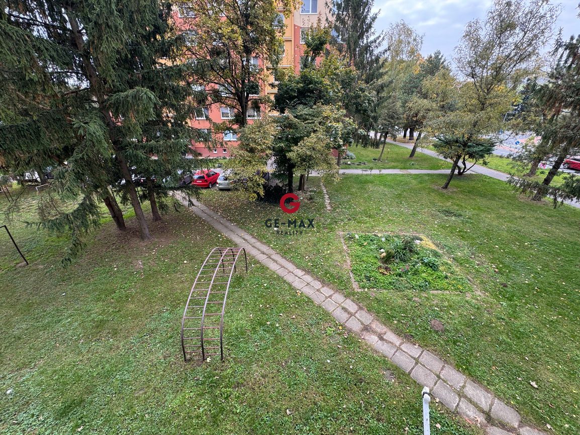 Na predaj 3-izbový byt v Strážskom - 11