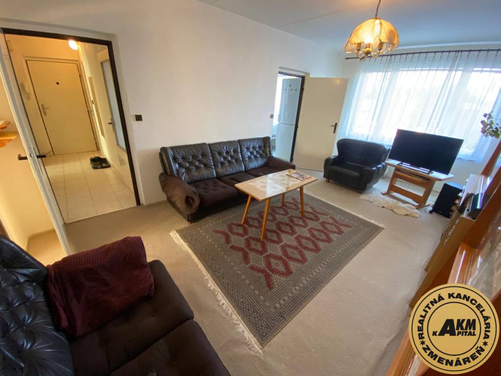 REZERVOVANÝ 3 izbový 82m2 prerobený byt s balkónom Zvolen - - 11