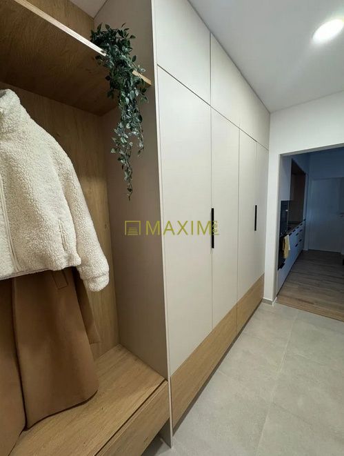 Kompletne zrekonštruovaný 3-izbový na ulici Narcisová v Brat - 11