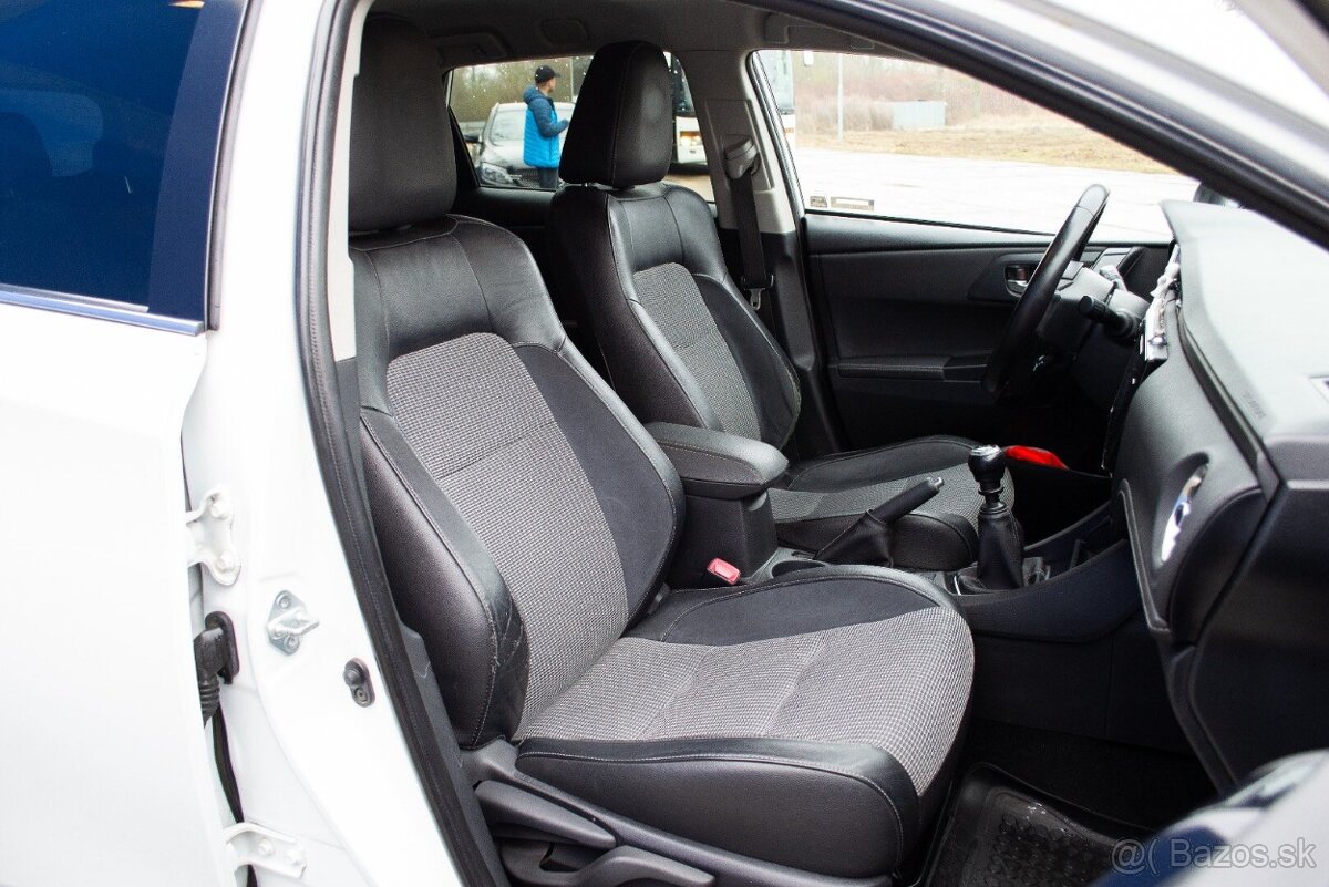 Toyota Auris 1.6 l D-4D - 11