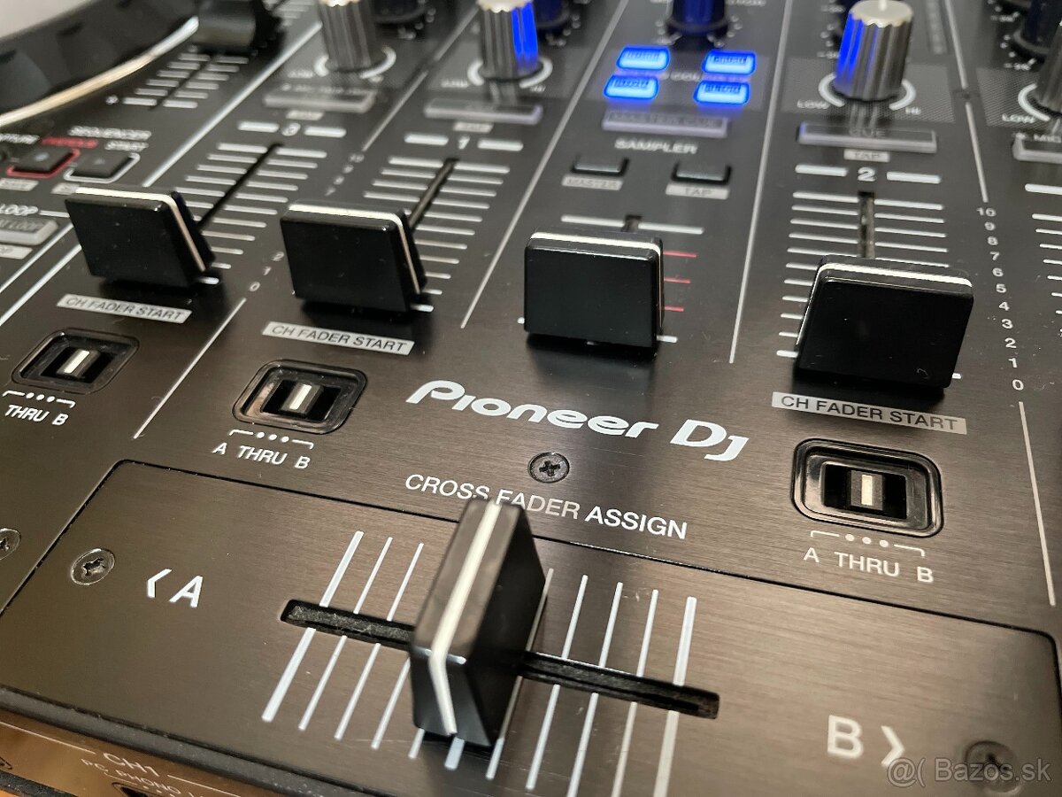 Pioneer DJ DDJ-RX + UDG hardcase - 11