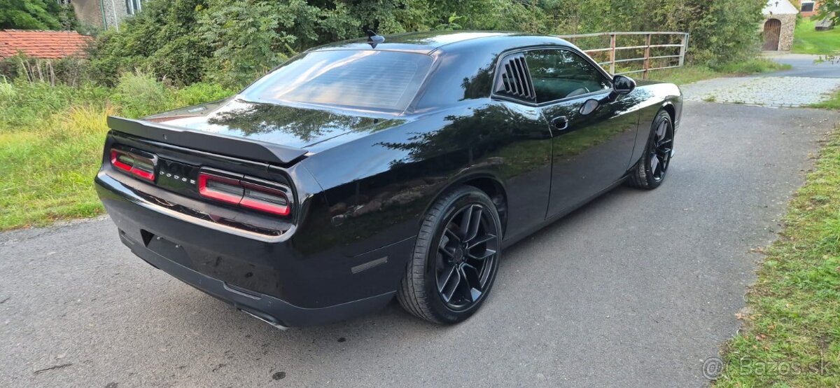 DODGE CHALLENGER 5,7 Hemi 2019 33 000 km - 11