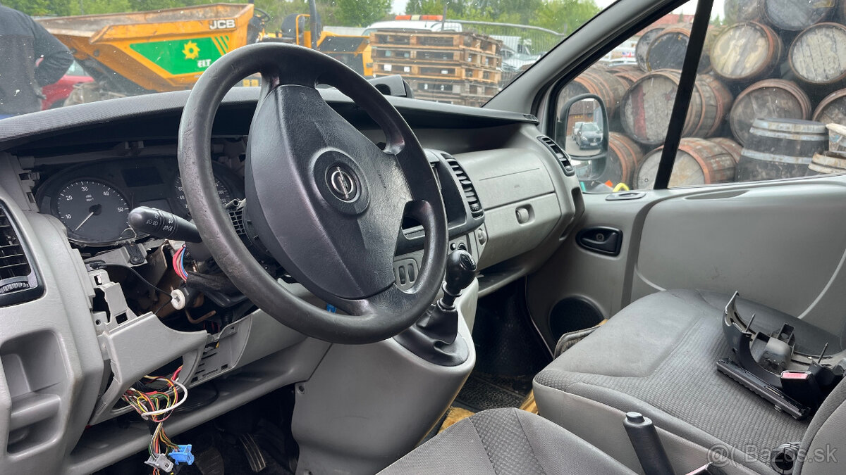 Opel Vivaro 2.0dci M9R E7 - 11