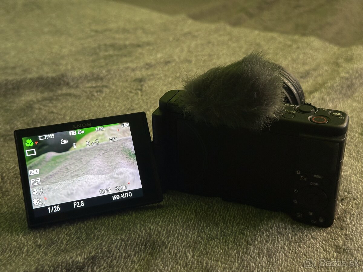 Digitálny fotoaparát na vlogovanie do vrecka SONY ZV1 + prís - 11