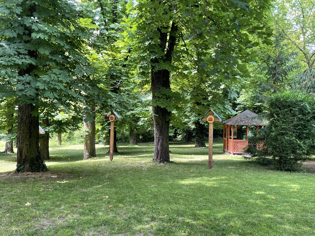 Záhrada s chatou, krásne prostredie pri potoku, studňa, ele. - 11