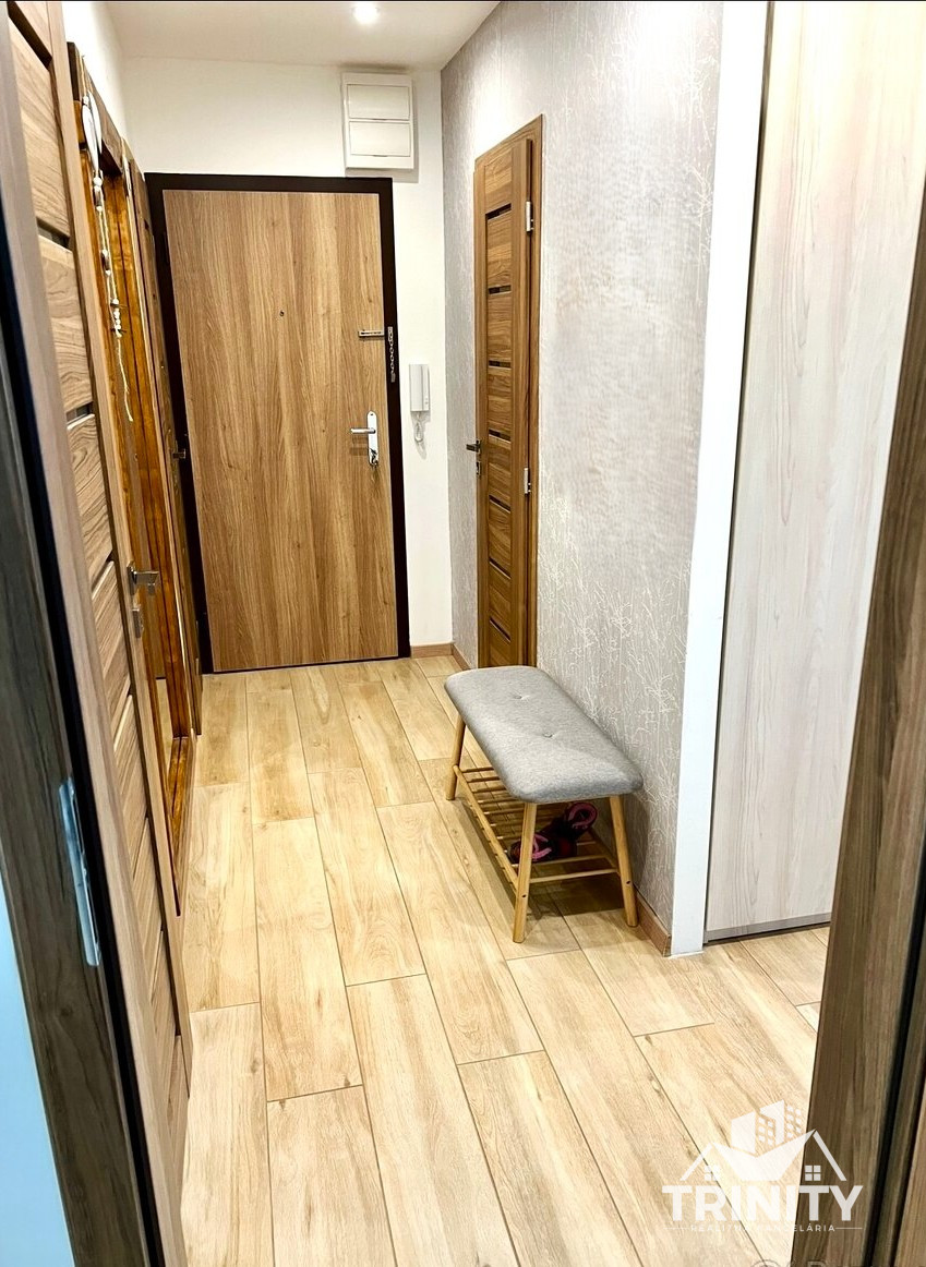 Na predaj priestranný 3-izbový byt s dvoma balkónmi v meste - 11