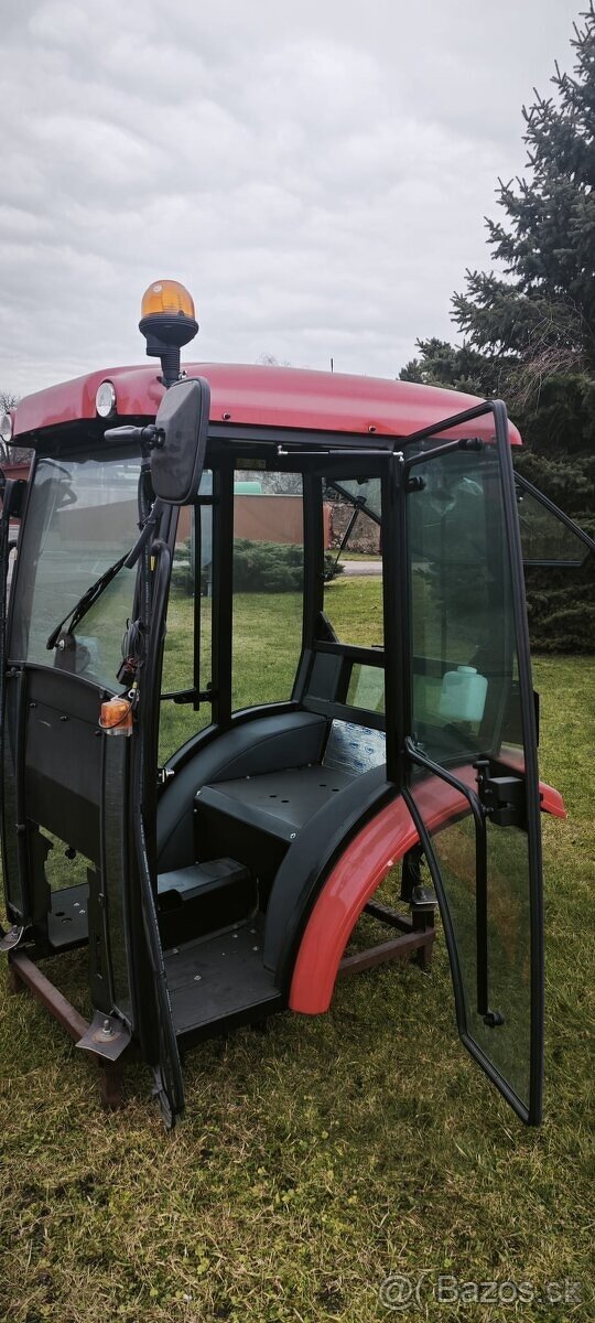 UNIVERSALNÍ TRAKTOROVÁ KABINA - 11