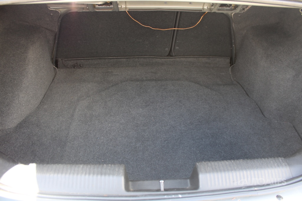 Ford Focus 1,6 i 74 kW SEDAN - 11