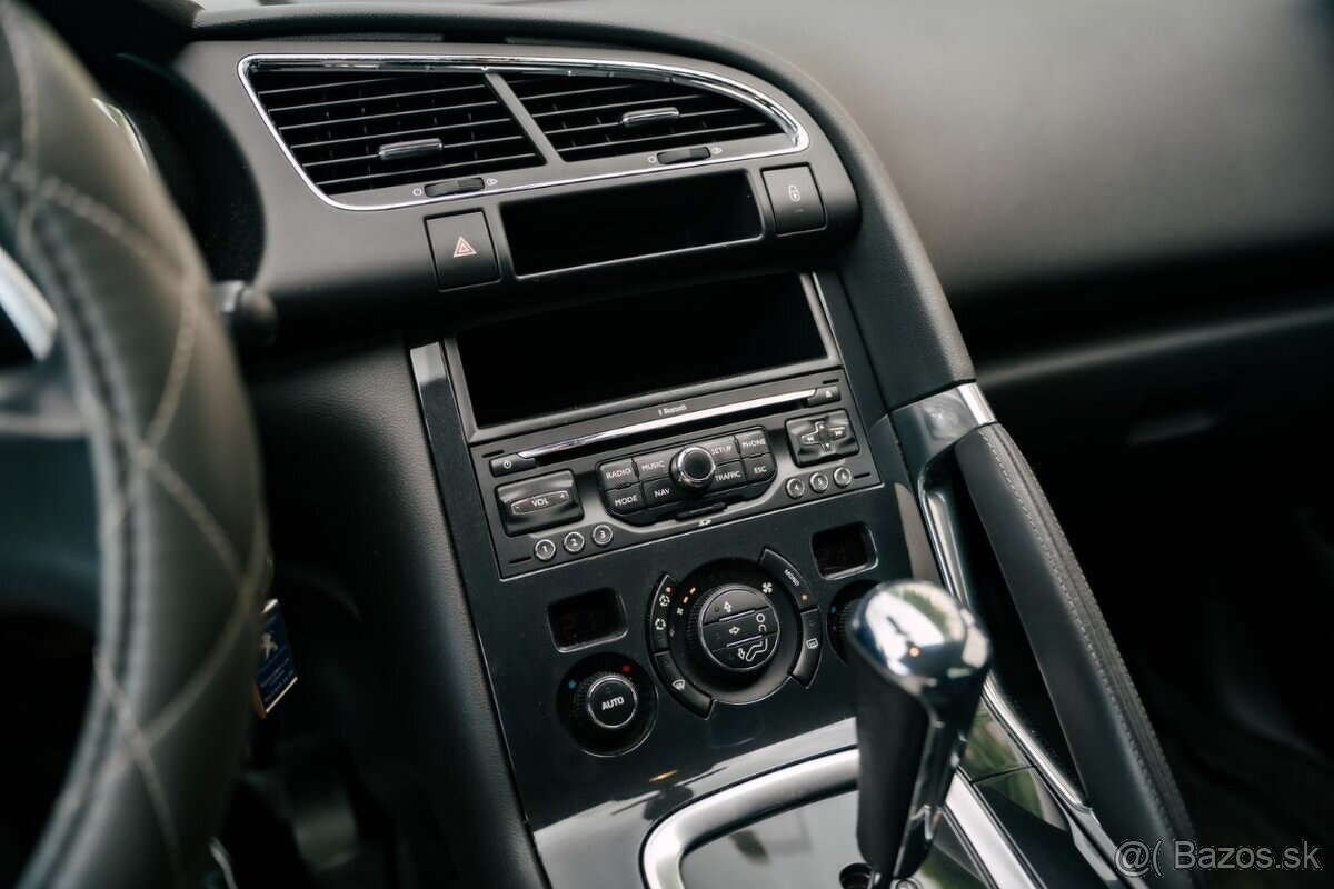 Peugeot 3008 1.6 e-HDi AT6 - 11