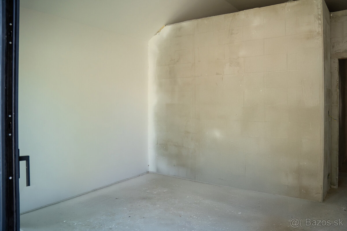 Rodinný dom s moderným vidieckym dizajnom - 11