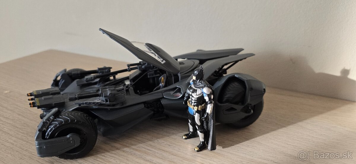 BATMAN JADA kovová kolekcia BATMOBILE, mierka 1:24 - 11