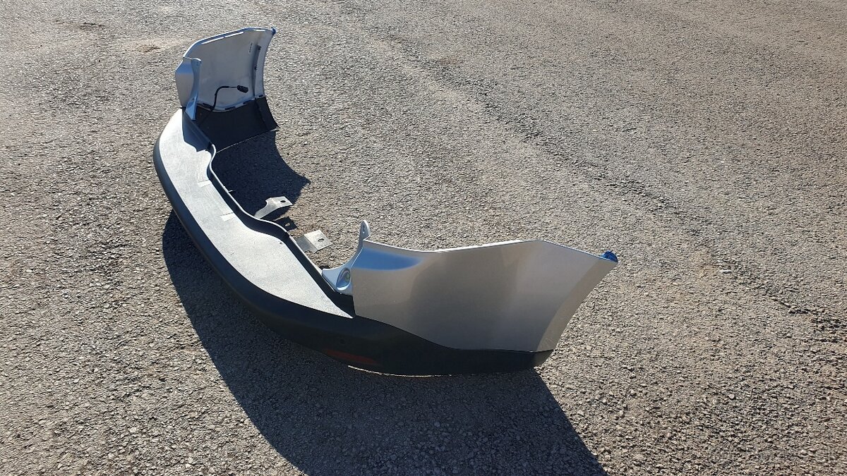 Zadný nárazník na Ford S-Max 2010-2014 - 11