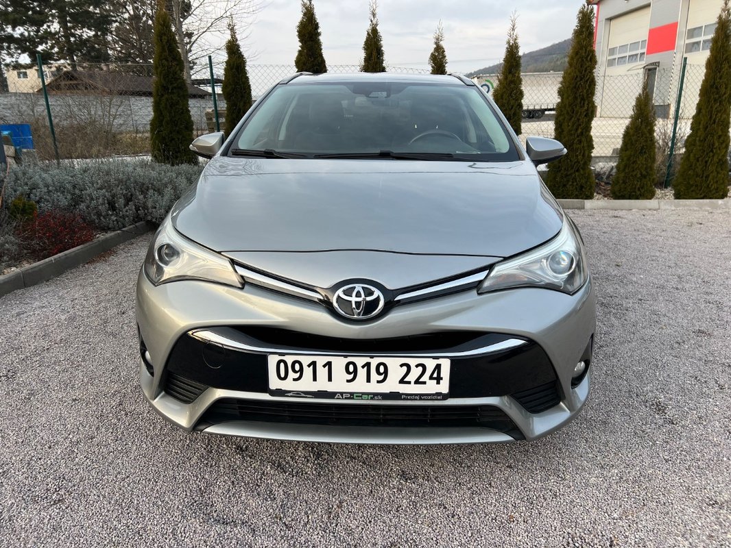 Toyota Avensis Combi 2.0 D-4D S&S Executive - 11