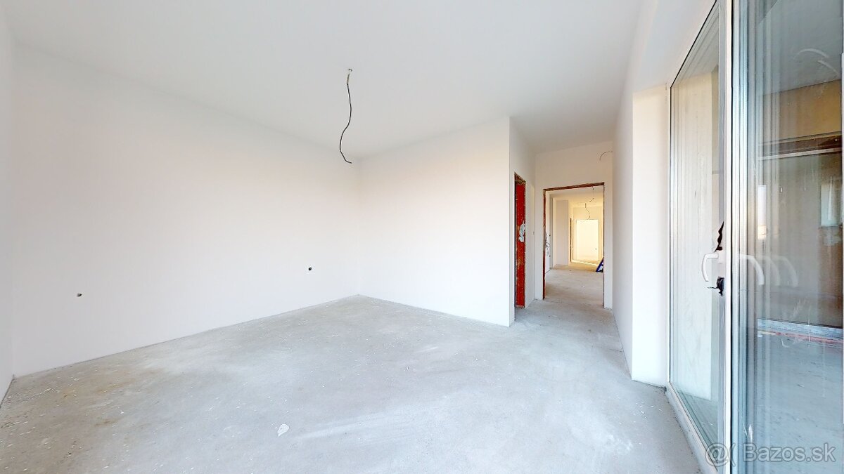 4 izbový rodinný dom tichej lokalite, parkovanie, oplotenie, - 11