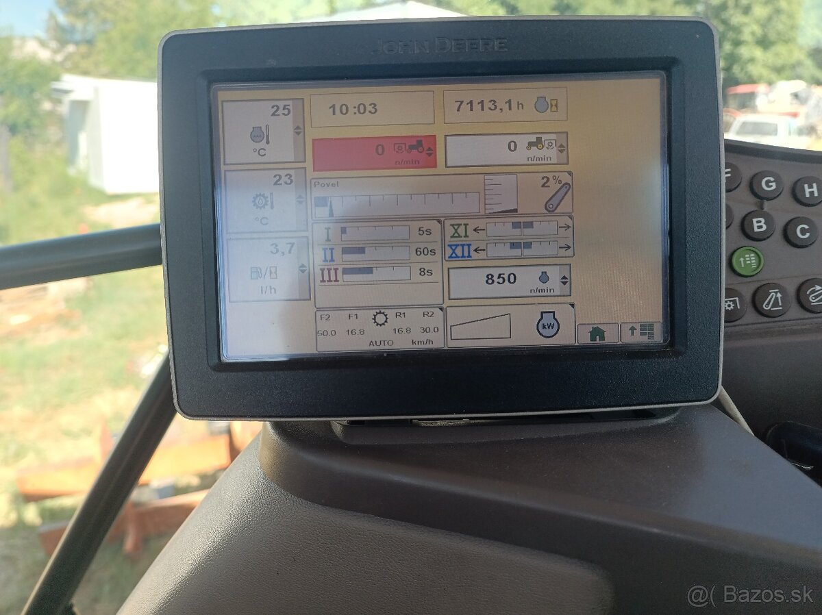 traktor John Deere - 11