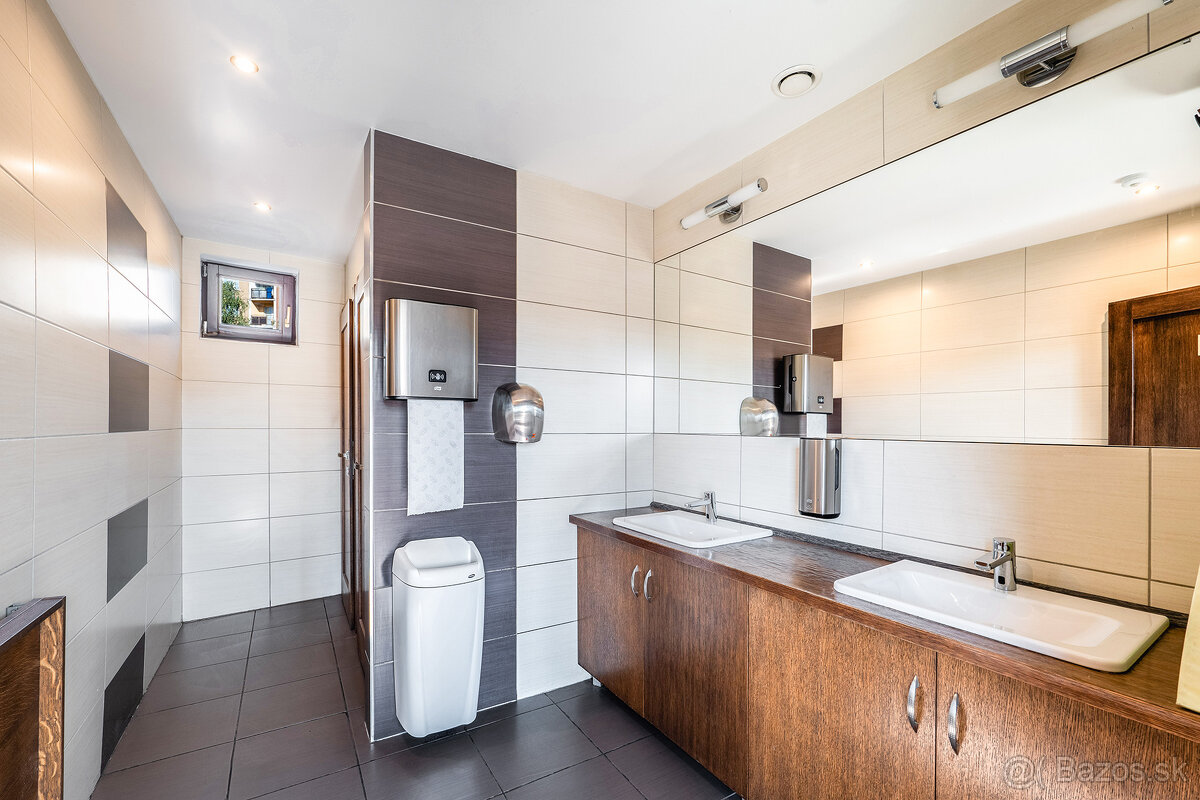 Podnikateľská budova s veľkorysým pozemkom - 11