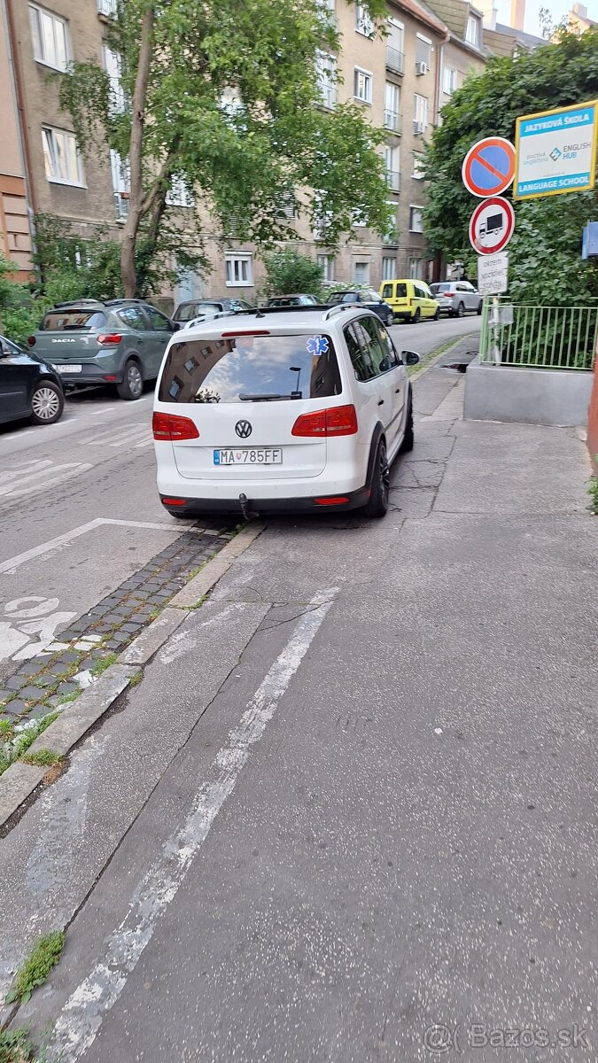 VW Touran Cross - 11