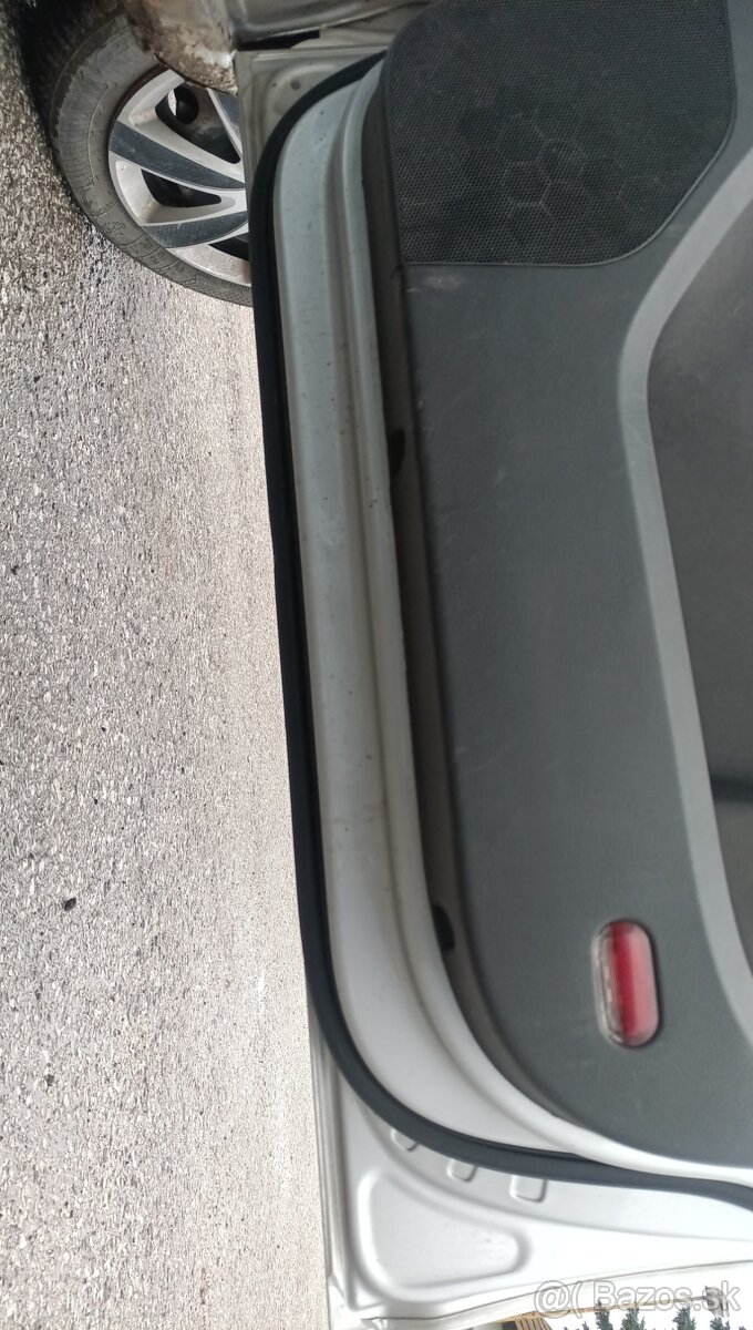 Volkswagen Touran 2.0 TDI 100kw - 11