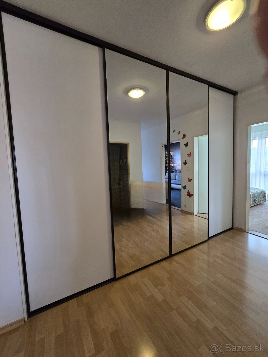 Predám 3 izbový byt v Poprade , ul. Novomeského - 11