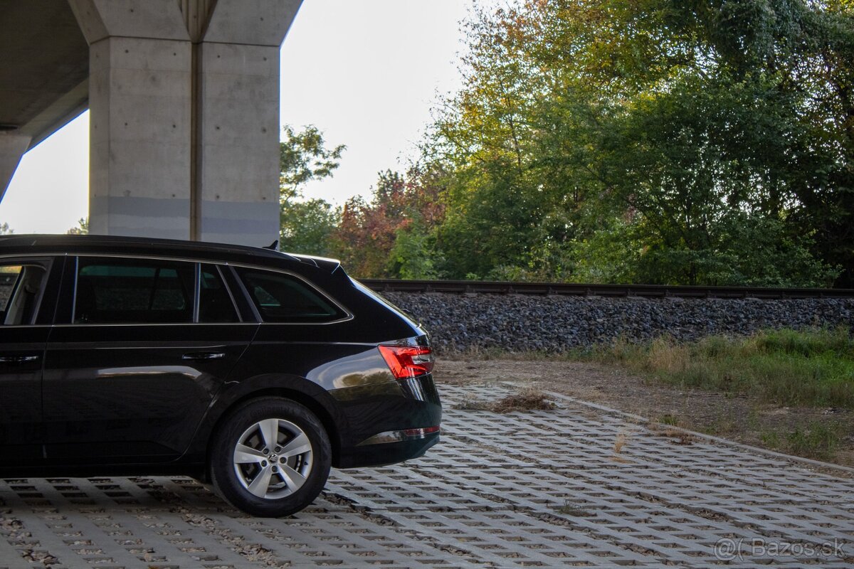 Škoda superb combi 2.0Tdi Scr DSG 2022 - 11