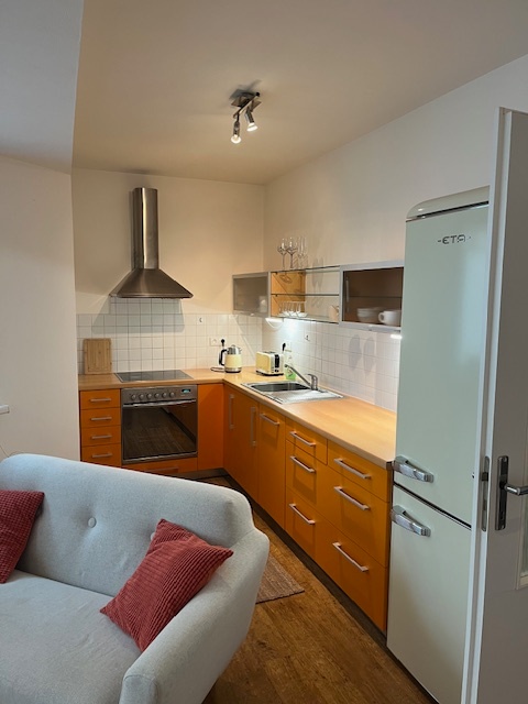 Prodám vybavení bytu 2+kk IKEA a ETA - 11