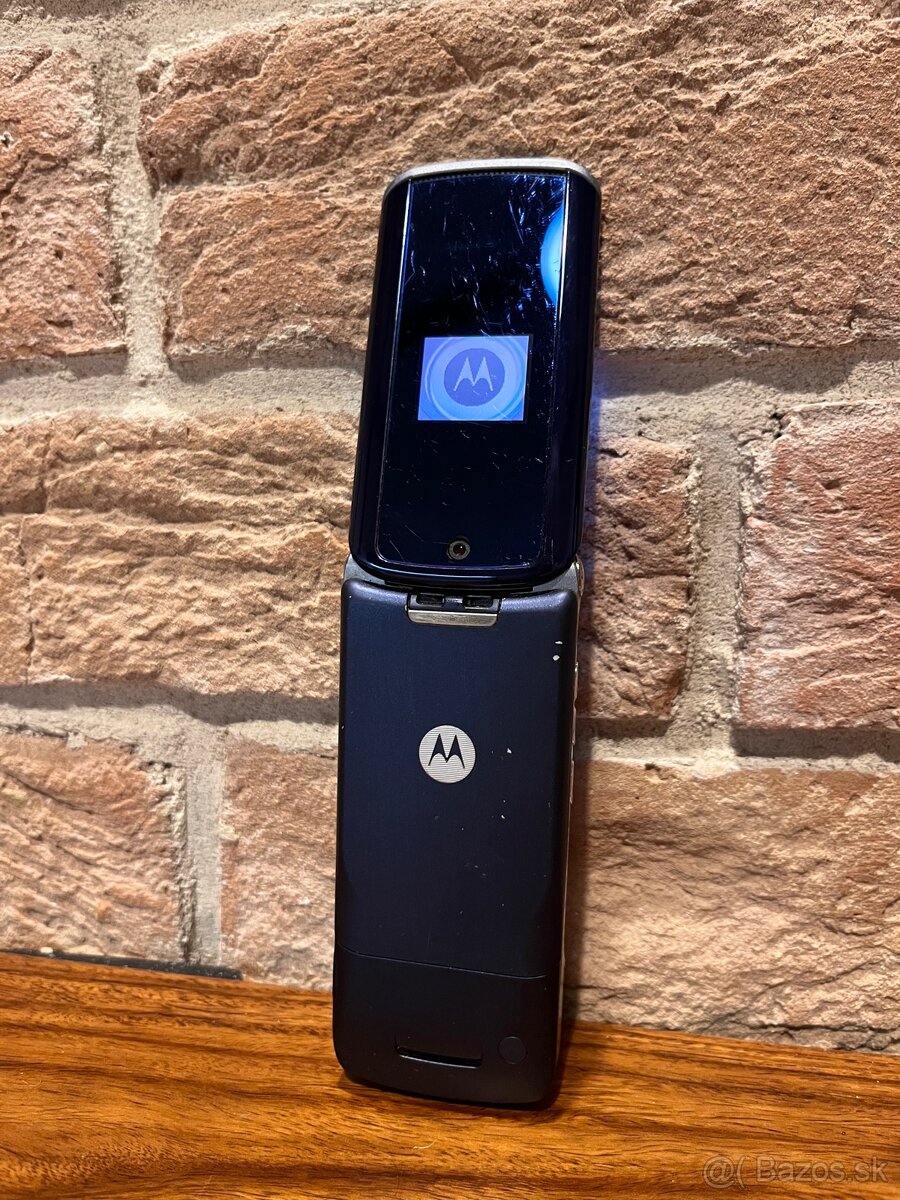 Motorola legendárne mobily RAZR V3/SLVR L7e/KRZR K1 - 11