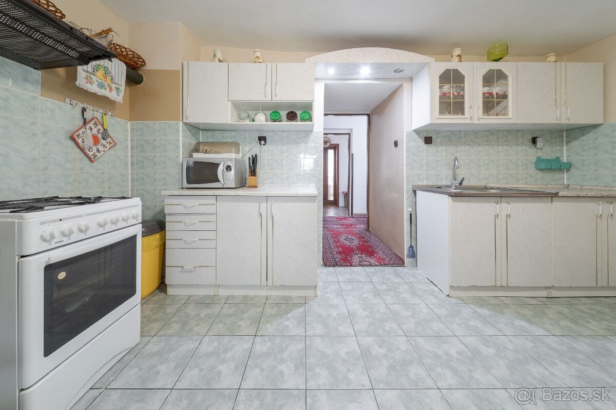 Útulný dvojpodlažný RD s terasou v lone prírody • Gelnica • - 11