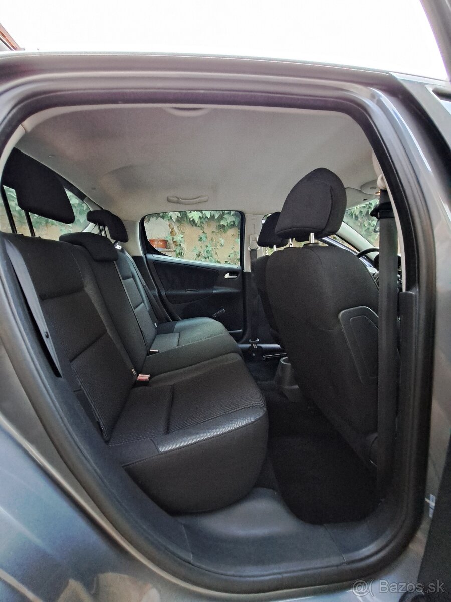Predam Peugeot 207, r.v 2011, 1.4 Benzín - 11