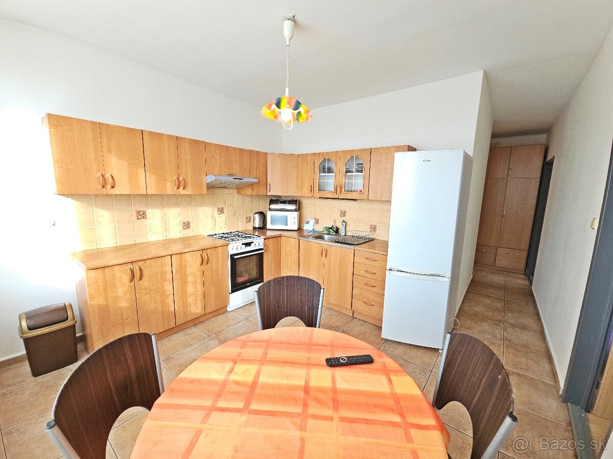 Veľký 2 izb. byt, 58m2 + loggia, prenájom, Krosnianska 77, K - 11