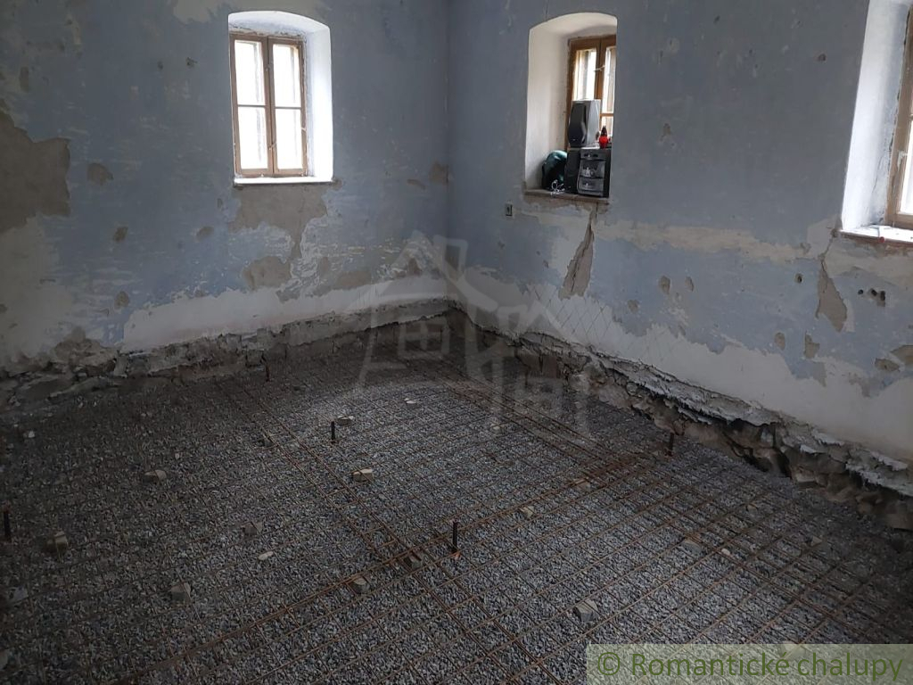 Kamenný domček pri Detve – rozpracovaná chalupa s veľkým p - 11